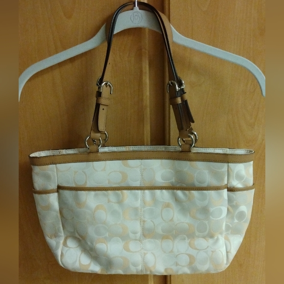 Coach East West tote/handbag NWOT - Picture 2 of 6